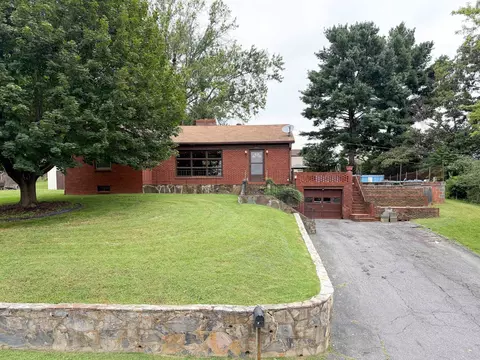 1717 First St, Staunton, VA 24401