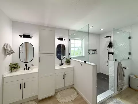 Bath - 4119 Spring Hill Rd, Staunton, VA 24401 photo 3 of 6