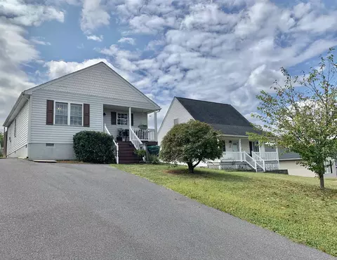 1032 4th St, Waynesboro, VA 22980