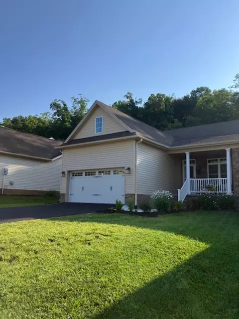 1203 Stocker St, Staunton, VA 24401