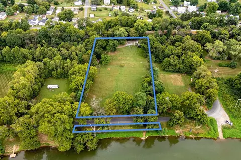 290 Shenandoah River Rd, Shenandoah, VA 22849