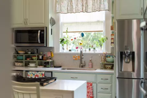 Kitchen - 421 Walnut Ave, Waynesboro, VA 22980 photo 5 of 8