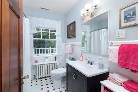 Bath - 421 Walnut Ave, Waynesboro, VA 22980 photo 7 of 9