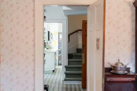 Entry Way - 421 Walnut Ave, Waynesboro, VA 22980 photo 5 of 9