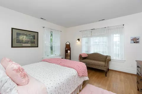 Bedroom - 421 Walnut Ave, Waynesboro, VA 22980 photo 5 of 8