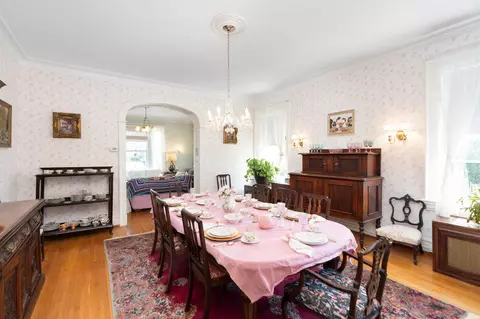 Dining - 421 Walnut Ave, Waynesboro, VA 22980 photo 2 of 4