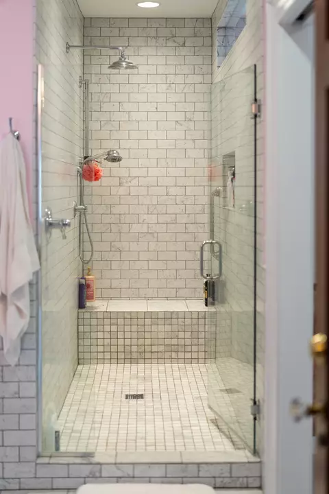 Bath - 421 Walnut Ave, Waynesboro, VA 22980 photo 2 of 9