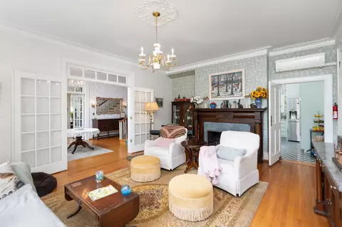 Living - 421 Walnut Ave, Waynesboro, VA 22980 photo 2 of 4