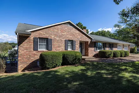 3615 Shen Lake Dr, Harrisonburg, VA 22801