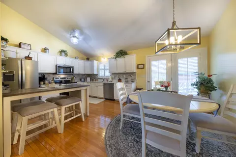 212 Mayfield Ln, Waynesboro, VA 22980