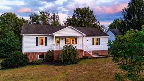 88 Yarmouth Rd, Stuarts Draft, VA 24477