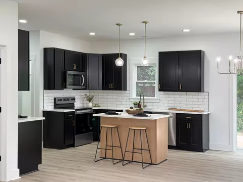 9 Walnut St, Fishersville, VA 22939