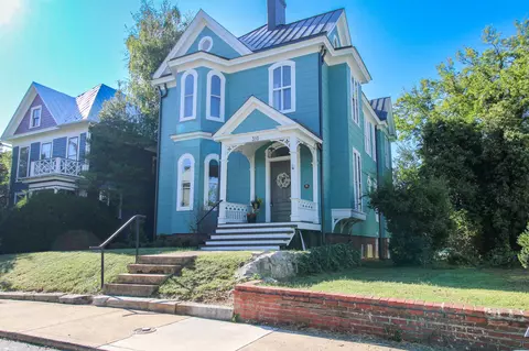 Exterior - 310 Berkeley Pl, Staunton, VA 24401 photo 2 of 9