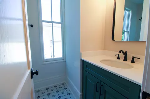 Bath - 310 Berkeley Pl, Staunton, VA 24401 photo 9 of 13