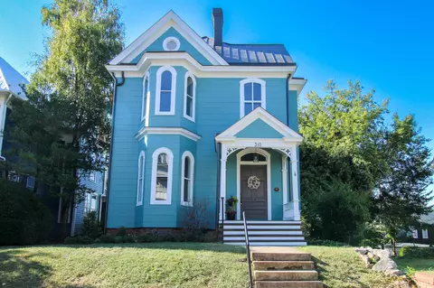 310 Berkeley Pl, Staunton, VA 24401