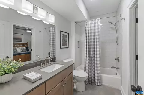 Bath - 98 Pine Shadow Ct, Troy, VA 22974 photo 4 of 7