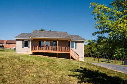 439 N Summit Ave N, Woodstock, VA 22664