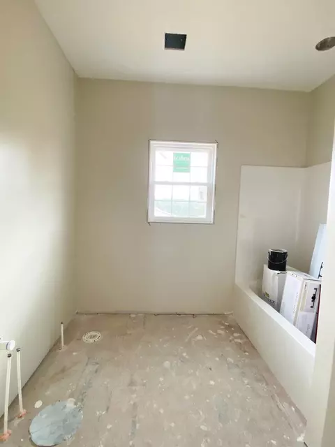 Bath - 122 Spring Ridge Dr, Stuarts Draft, VA 24477 photo 2 of 2