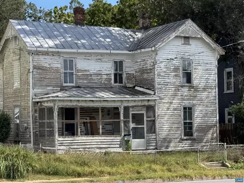 208 S Delphine Ave S, Waynesboro, VA 22980