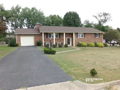 2814 Jefferson Ln, Waynesboro, VA 22980