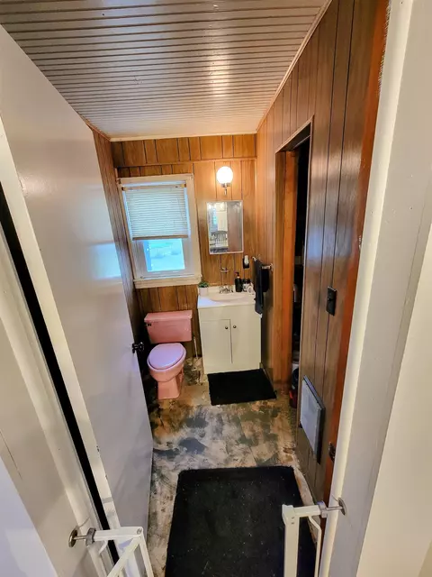 Bath - 2956 Blose Rd, Elkton, VA 22827 photo 1 of 3
