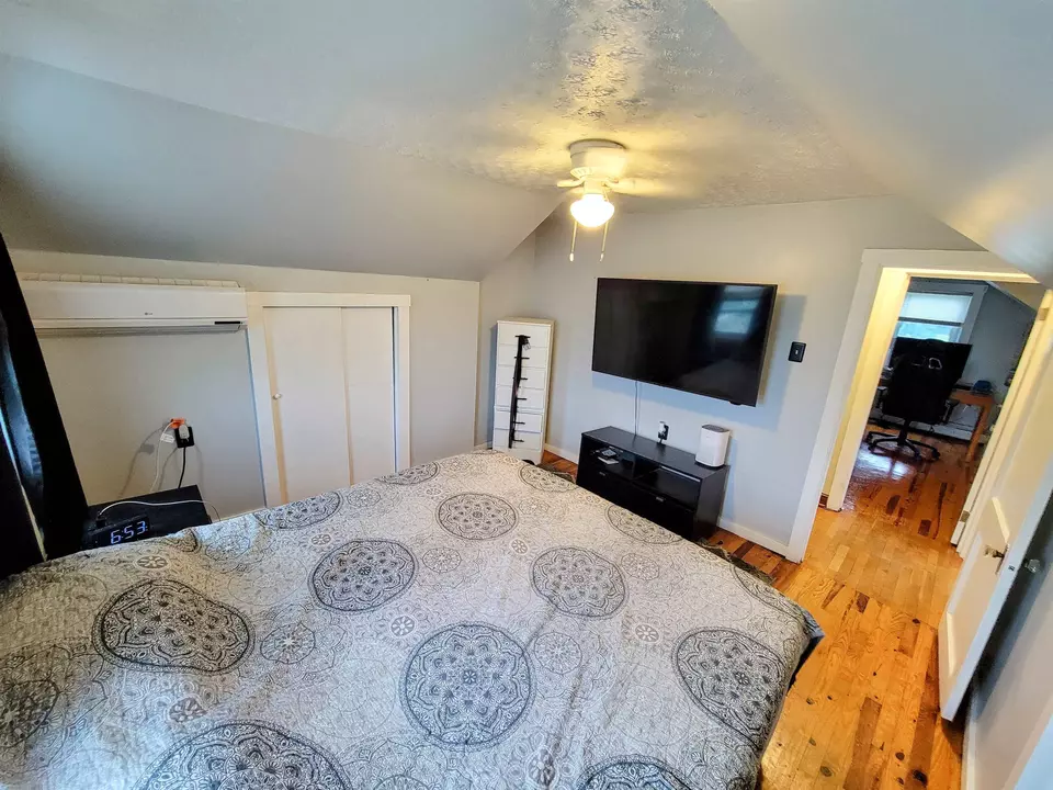 Bedroom - 2956 Blose Rd, Elkton, VA 22827 photo 2 of 3