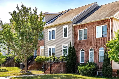 348 Blue Stone Hills Dr, Harrisonburg, VA 22801