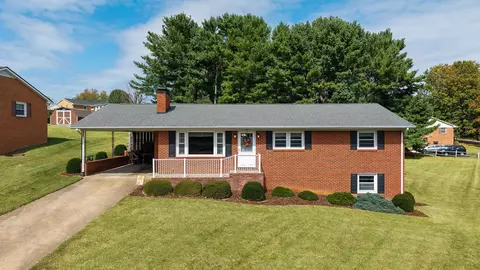 118 Fox Hill Dr, Staunton, VA 24401