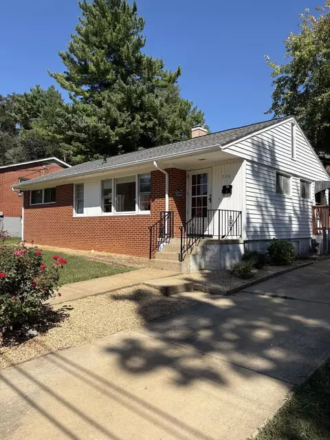 706 Cherry Hill Dr, Staunton, VA 24401