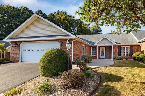 206 Red Oak Dr, Staunton, VA 24401