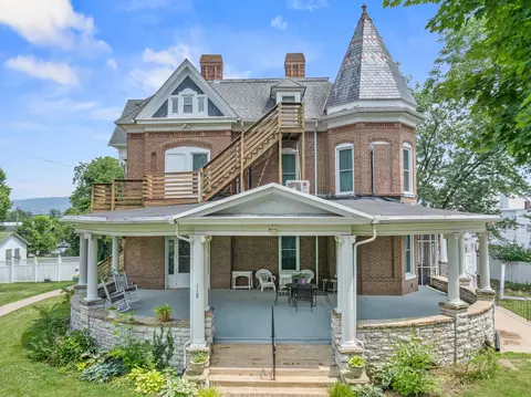118 N Muhlenberg St N, Woodstock, VA 22664