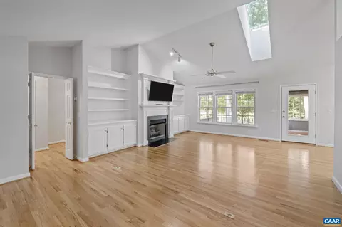 Living - 8 Sand Trap Ter, Palmyra, VA 22963 photo 6 of 6