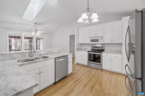 Kitchen - 8 Sand Trap Ter, Palmyra, VA 22963 photo 2 of 6