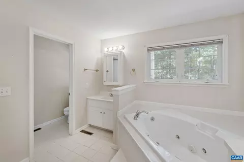 Bath - 8 Sand Trap Ter, Palmyra, VA 22963 photo 2 of 3