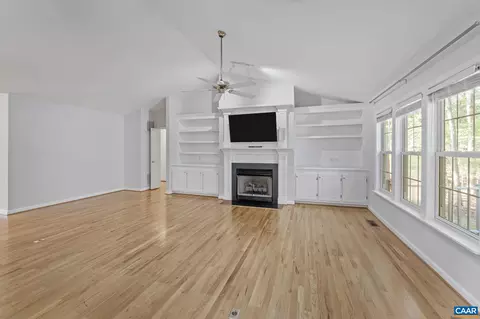 Living - 8 Sand Trap Ter, Palmyra, VA 22963 photo 3 of 6