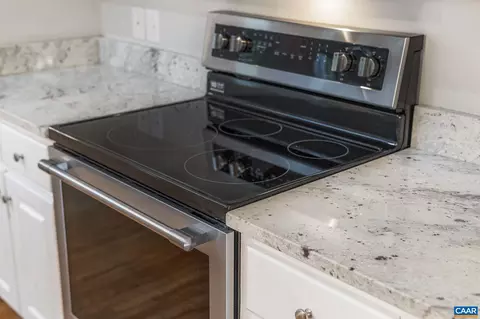 Kitchen - 8 Sand Trap Ter, Palmyra, VA 22963 photo 6 of 6