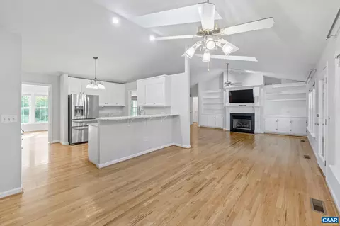 Living - 8 Sand Trap Ter, Palmyra, VA 22963 photo 2 of 6
