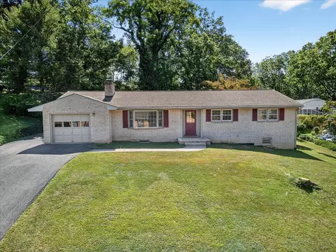 418 Cardinal St, Staunton, VA 24401