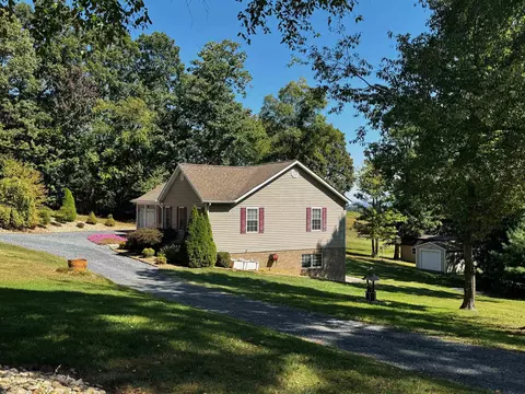 81 Roscoe Ln, Mount Sidney, VA 24467 photo 6