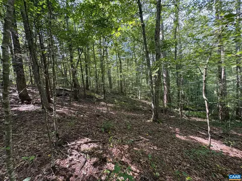 23 Mitchell Mountain Road, Haywood, VA 22722