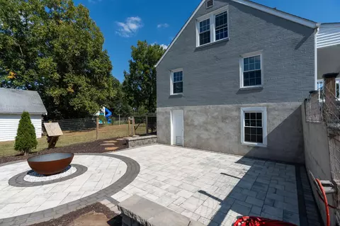 1215 W 12th St W, Waynesboro, VA 22980
