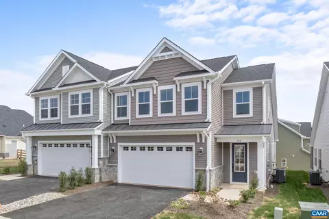 208 Sunbird Ln, Waynesboro, VA 22980