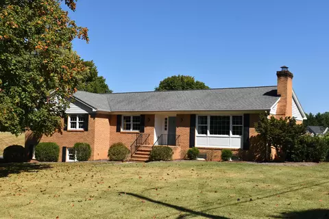 212 Princess Anne Rd, Waynesboro, VA 22980