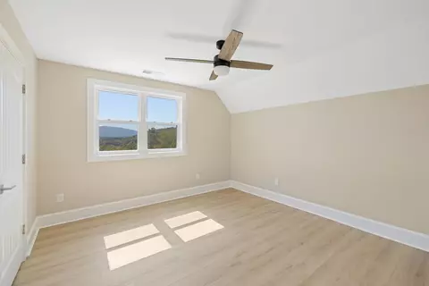 Bedroom - 43 Mcilwee Ln, Staunton, VA 24401 photo 6 of 6