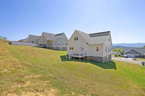 Exterior - 43 Mcilwee Ln, Staunton, VA 24401 photo 15 of 18