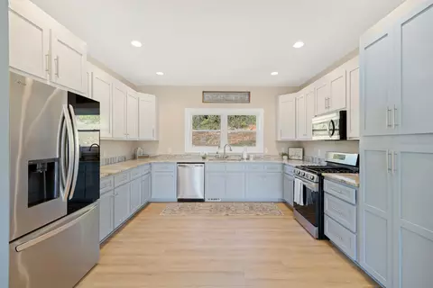 Kitchen - 43 Mcilwee Ln, Staunton, VA 24401 photo 1 of 9