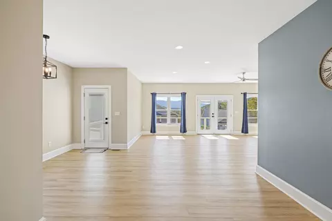 Living - 43 Mcilwee Ln, Staunton, VA 24401 photo 7 of 9