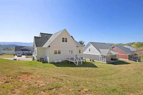 Exterior - 43 Mcilwee Ln, Staunton, VA 24401 photo 10 of 18