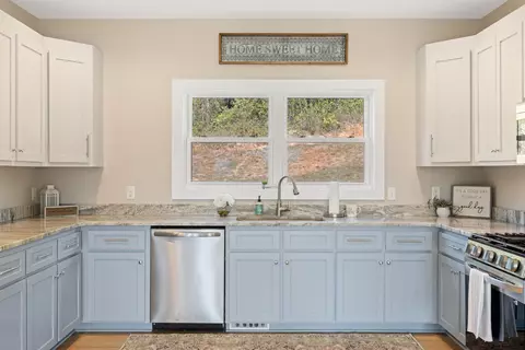 Kitchen - 43 Mcilwee Ln, Staunton, VA 24401 photo 2 of 9