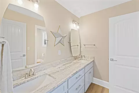 Bath - 43 Mcilwee Ln, Staunton, VA 24401 photo 6 of 12